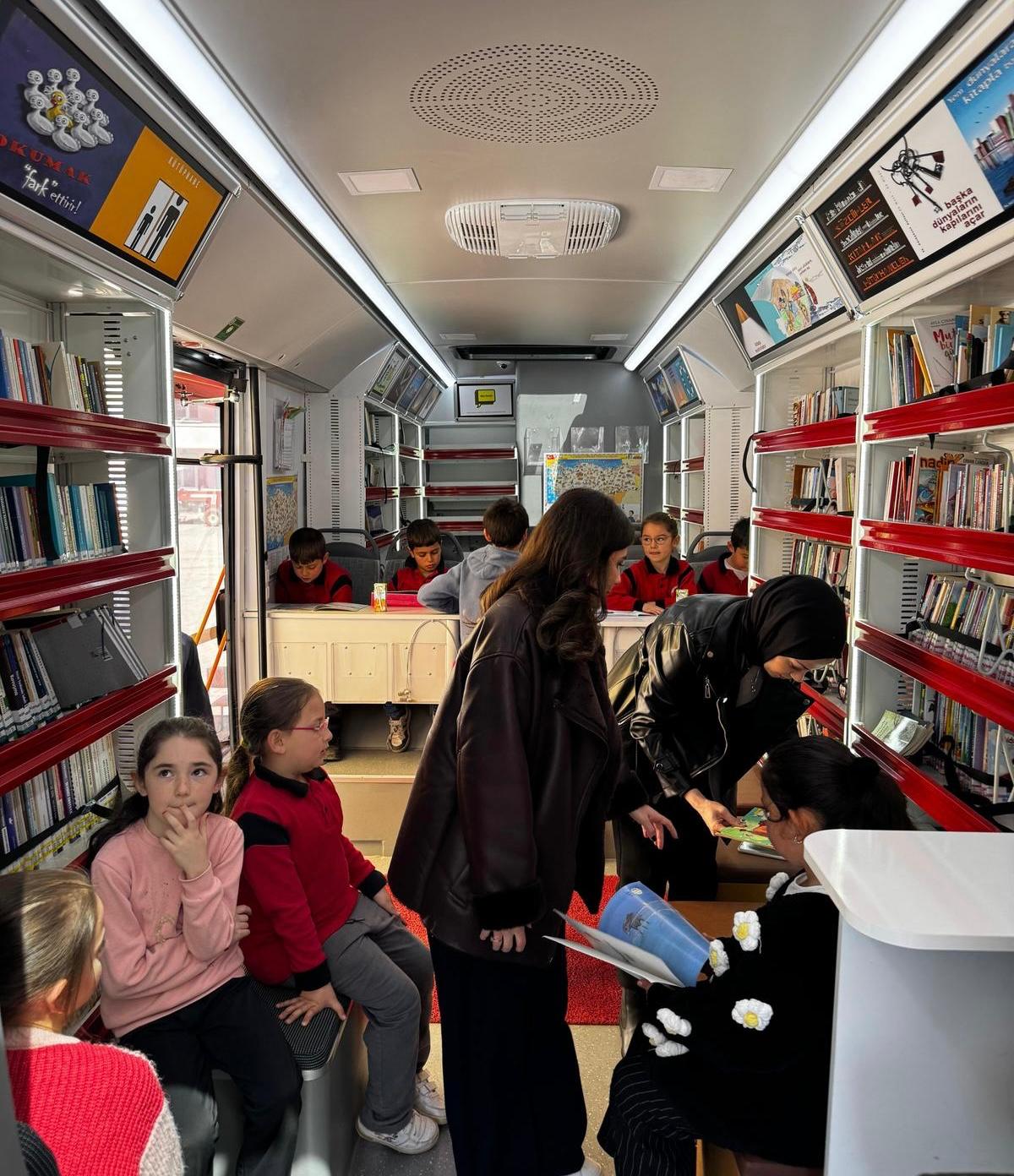 Gezici Kütüphane, Öğrencilerle Buluştu